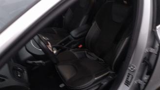 Volvo V-40 v-40 D2 2.0 diesel R-design 80.000 km Nieuwe auto!!!! Supermooi! picture 12