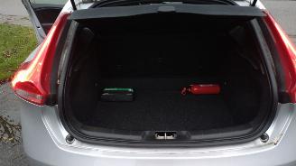 Volvo V-40 v-40 D2 2.0 diesel R-design 80.000 km Nieuwe auto!!!! Supermooi! picture 19