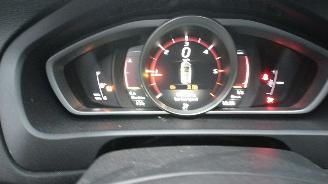 Volvo V-40 v-40 D2 2.0 diesel R-design 80.000 km Nieuwe auto!!!! Supermooi! picture 15