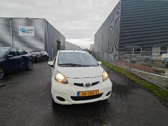 Toyota Aygo 1.0 Comfort Weinig schade picture 2