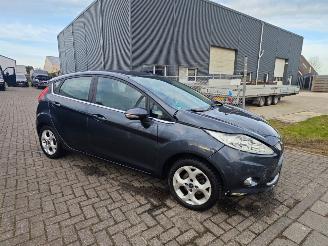 Coche accidentado Ford Fiesta 1.4 Titanium met kleine schade 2010/1