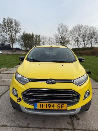 krockskadad bil auto Ford EcoSport  2015/9
