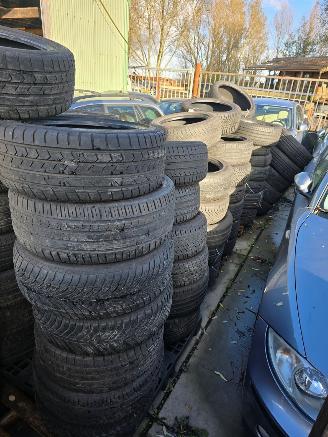 Auto incidentate Abarth  partij goeie banden voor export alle maten door elkaar 2024/1