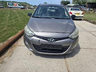 damaged passenger cars Hyundai I-20  2012/8