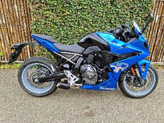 Suzuki  GSX 8R picture 2