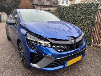 Voiture accidenté Renault Clio 1.6 E FULL-HYBRID ESPERIT-ALPINE 145 2024/8