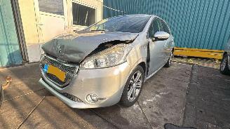 Vaurioauto  passenger cars Peugeot 208 1.6 2013/2