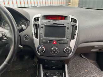 Kia Cee d 1.4 CVVT 16V Combi/o  Benzine 1.396cc 77kW (105pk) FWD 2010-10/2012-12 (EDF5PN; EDF5PO) G4FA picture 17