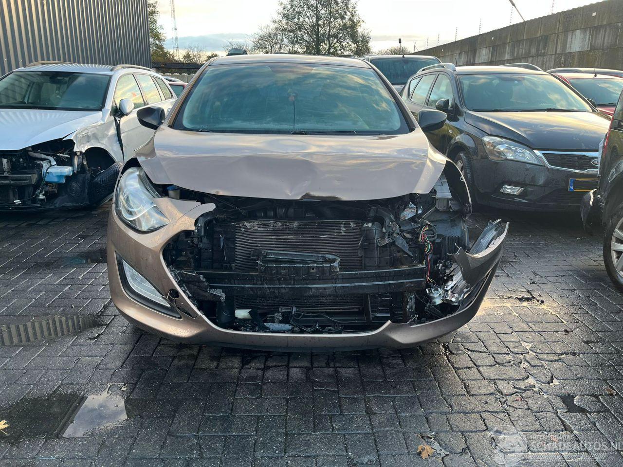 Hyundai I-30 1.6 GDI Blue 16V Hatchback  Benzine 1.591cc 99kW (135pk) FWD 2011-12/2016-12 (GDHB5P5; GDHB5P6; GDHB5PD; GDHB5PE) G4FD; EURO4