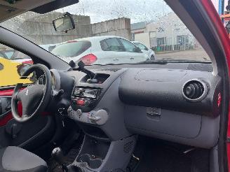 Peugeot 107 1.0 12V Hatchback  Benzine 998cc 50kW (68pk) FWD 2005-06/2014-05 (PMCFA; PMCFB; PNCFA; PNCFB) 384F; 1KR picture 11