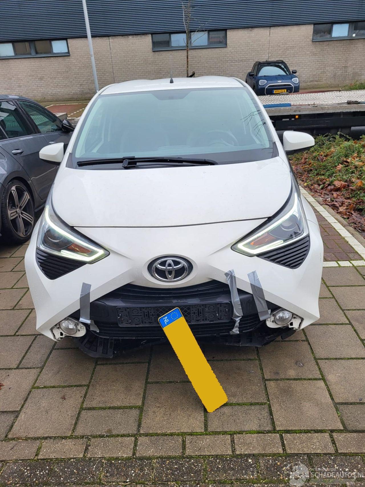 Toyota Aygo 1.0 12V VVT-i Hatchback Benzine 998cc 53kW (72pk) FWD (KGB40) 1KRFE