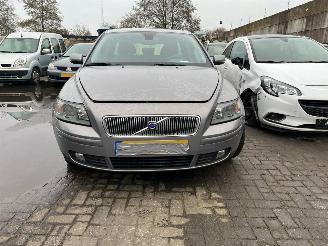 Vaurioauto  passenger cars Volvo V-50 2.4 20V Combi/o  Benzine 2.435cc 103kW (140pk) FWD 2006/7