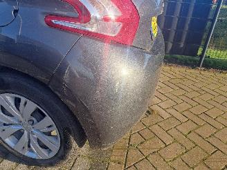 Peugeot 208 1.2 VTi Blue L. Exec picture 6