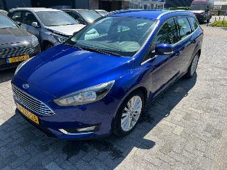 skadebil auto Ford Focus Wagon 1.0 First Edition 2014/11