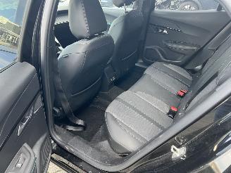 Peugeot 2008 1.2 PureTech Allure Automaat picture 22