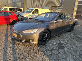 krockskadad bil auto Tesla Model S 85D Base FREE SUPERCHARGE 2015/10
