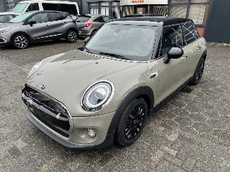 krockskadad bil auto Mini Cooper 1.5 Pepper 2019/1
