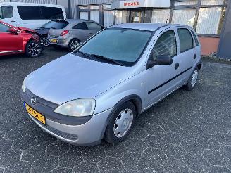 Vaurioauto  passenger cars Opel Corsa -C 2001/3