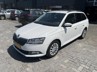 Damaged car Skoda Fabia Combi 1.0 TSI Bus. Edition 2020/3