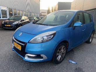 Vaurioauto  passenger cars Renault Scenic 1.2 16V TCe 115 Energy MPV  Benzine 1.197cc 85kW (116pk) FWD 2012-04/2016-09 (JZ110; JZD1J) H5F400; H5FA4 2012/11