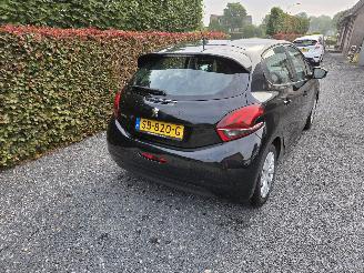 Peugeot 208 PureTech Active picture 4