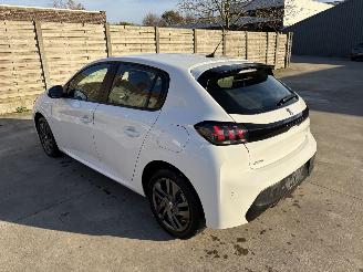 Peugeot 208  picture 4