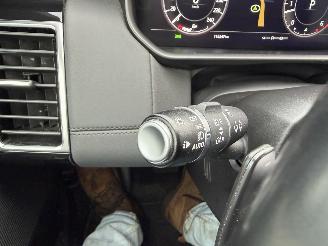 Land Rover Discovery 3.0 HSE SD6 picture 14
