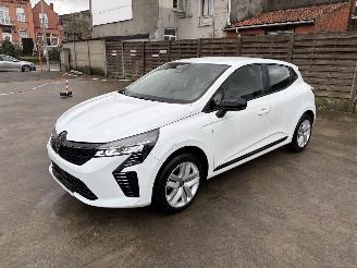 uszkodzony samochody osobowe Renault Clio 5 0.9I TCE 90 2024/5