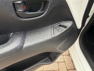 Peugeot 108 1.0 e-VTi Active 5 deurs | Airco LED Mistlampen picture 9