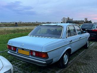 Mercedes 200-300D W123D Leer Panorama 1ste Eigenaar! picture 3