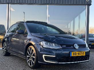 Coche accidentado Volkswagen Golf 1.4 TSI GTE PANO DSG 2015/10