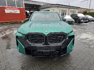 krockskadad bil auto BMW XM 50e Isle Of Man Grün Metallic 2024/7