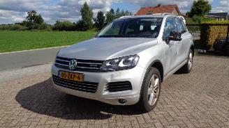 Voiture accidenté Volkswagen Touareg 3.0tsi hybrid  leer navi 2011/12