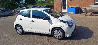 krockskadad bil auto Toyota Aygo 1.0 vtti   airco 2019/6