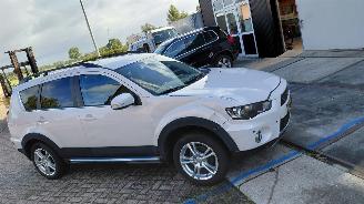 krockskadad bil auto Mitsubishi Outlander 2.0 i 147pk automaat 2010/10