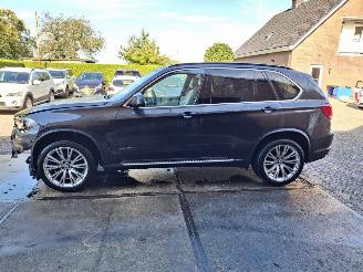 skadebil auto BMW X5 2.0 hybride   x drive  pano   255kw 2015/11