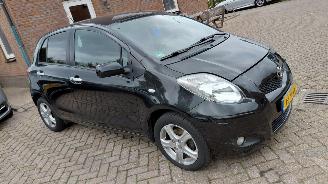 Schadeauto Toyota Yaris 1.3 vtti   5drs    clima   73kw 2011/6