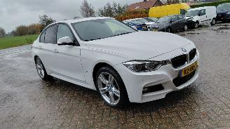 Voiture accidenté BMW 3-serie 330 e  180kw m paket    clima leer 2016/12