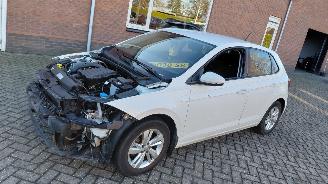 Volkswagen Polo 1.0 tsi   70kw navi  automaat picture 5