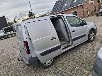 skadebil bedrijf Peugeot Partner 1.6 hdi   90pk   airco 2015/9