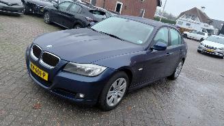 skadebil auto BMW 3-serie 320i automaat  airco 2011/2