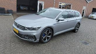 krockskadad bil auto Volkswagen Passat 1.4 tsi hybrid pano    navi clima 2020/10