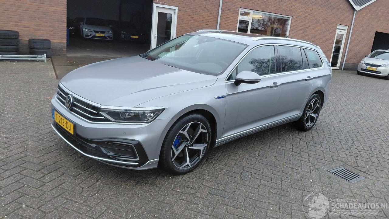 Volkswagen Passat 1.4 tsi hybrid pano    navi clima