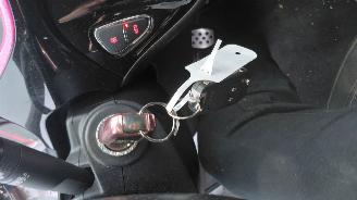 Opel Corsa 1.0i turbo  90pk airco navi picture 5