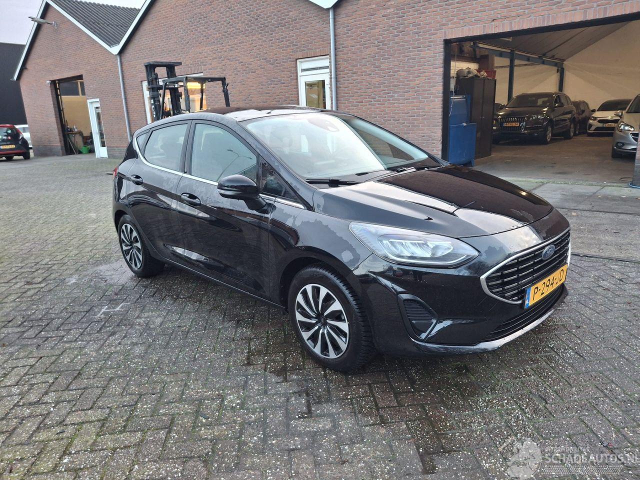 Ford Fiesta 1.0  hybrid   titanium  navi
