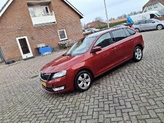 Voiture accidenté Skoda Rapid 1.2 tsi  joy  90pk pano navi clima 2017/3
