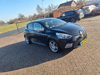 damaged passenger cars Renault Clio 1.2i gt line  automaat  88kw 2014/12