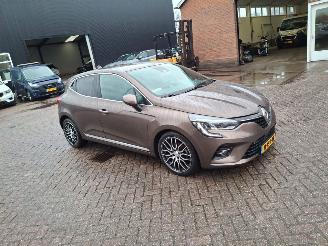 Schadeauto Renault Clio 1.0 tce 74kw  intens navi 2020/9