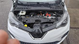 Damaged car Renault Zoé r 110 life   carshare 52kwh    navi  109pk 2021/6