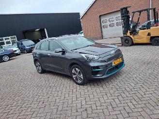 Schadeauto Kia Niro dynamic line 64kwh   204pk navi clima 2021/11